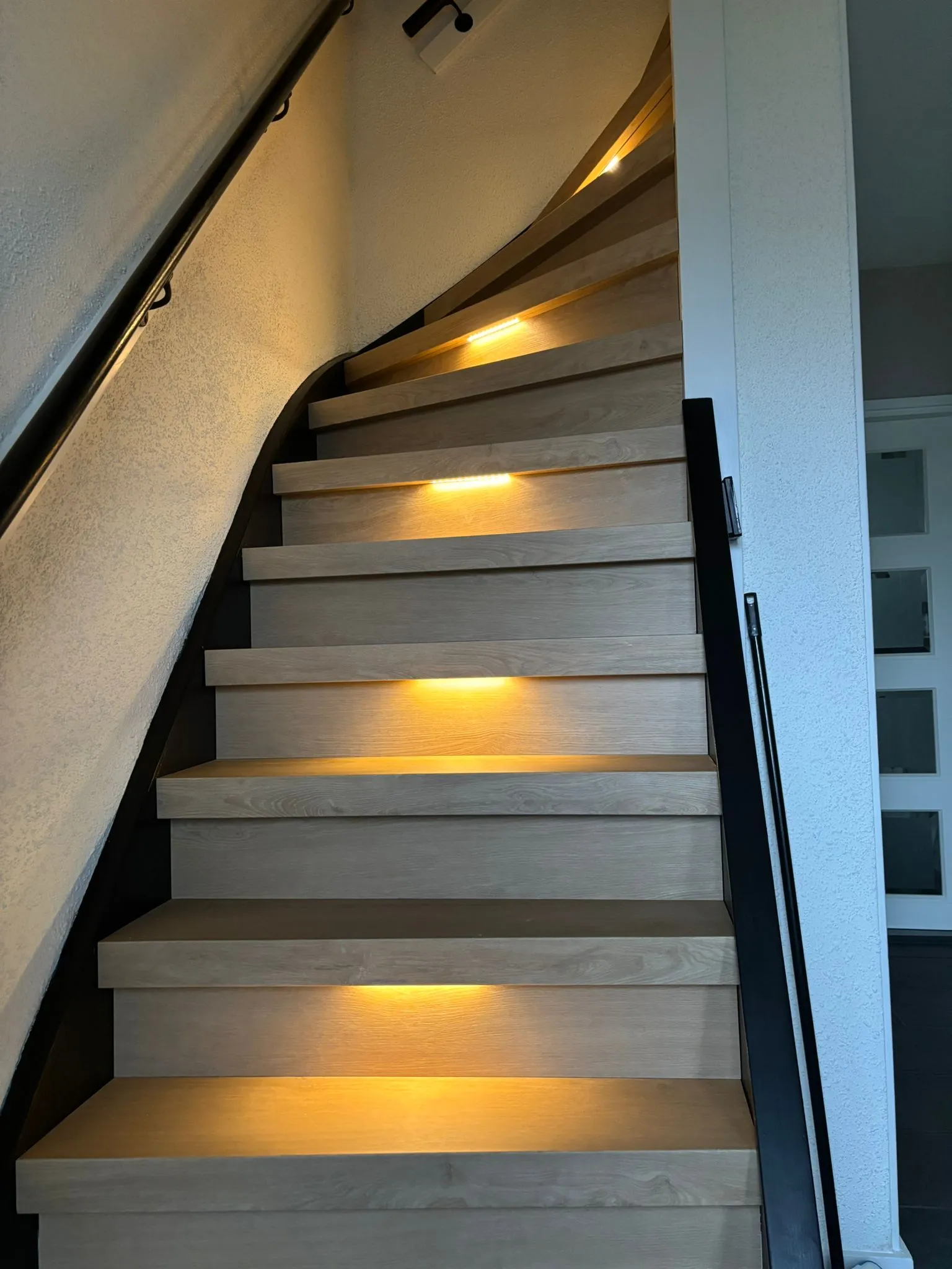 Montinique traprenovatie met verlichting 021 Montinique traprenovatie met verlichting 021