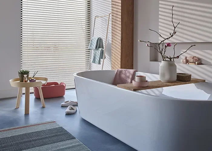 raamdecoratie_houten-jaloezien_sfeer700_2 raamdecoratie_houten-jaloezien_sfeer700_2